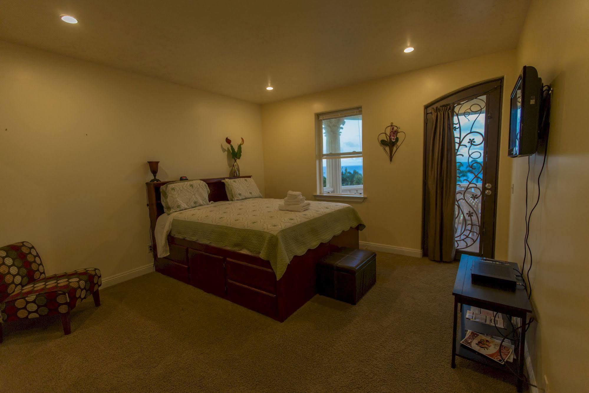 Oceanfront Vacation Rental Honomu Exterior photo